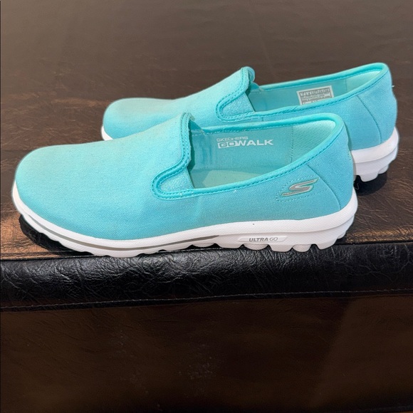 Skechers Turquoise Casual Slip-Ons, size 7 - Picture 4 of 10